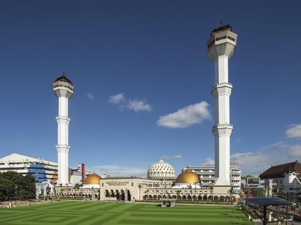 Raffleshom Hotel Bandung Dış mekan fotoğraf