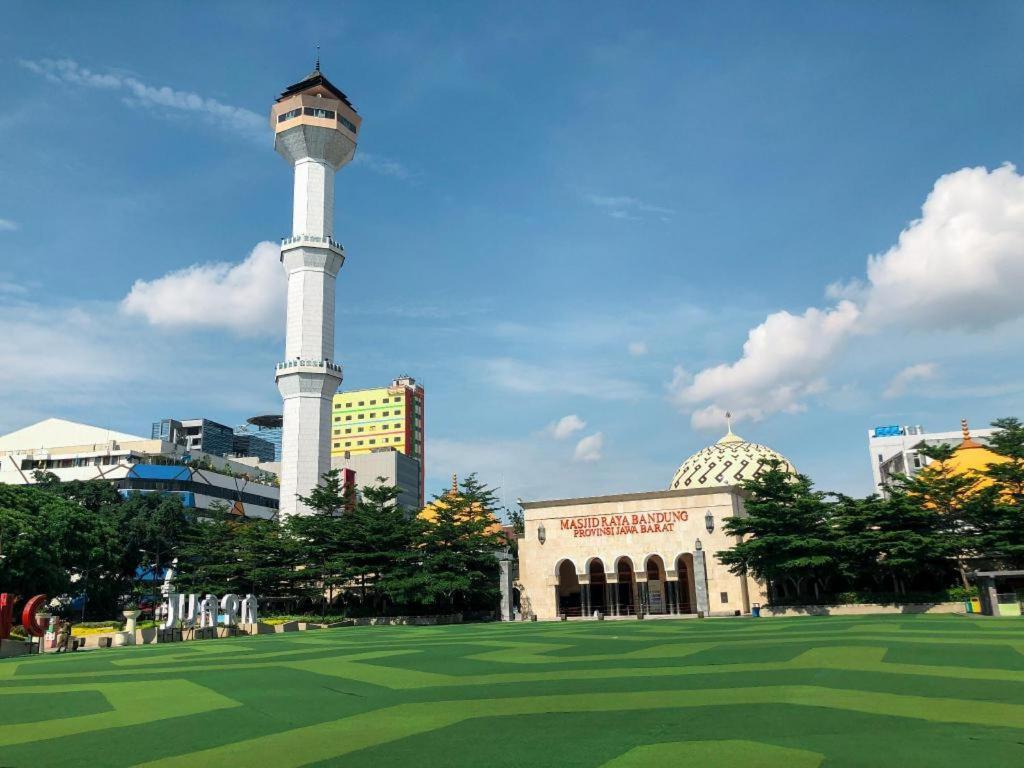 Raffleshom Hotel Bandung Dış mekan fotoğraf