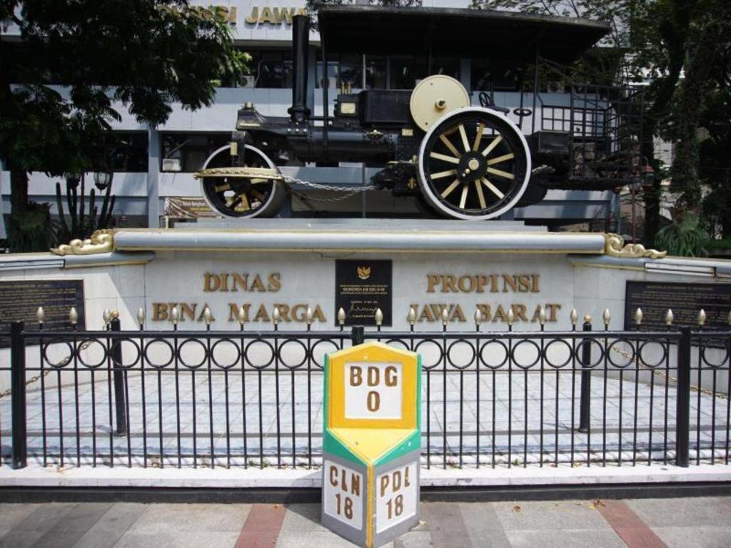 Raffleshom Hotel Bandung Dış mekan fotoğraf