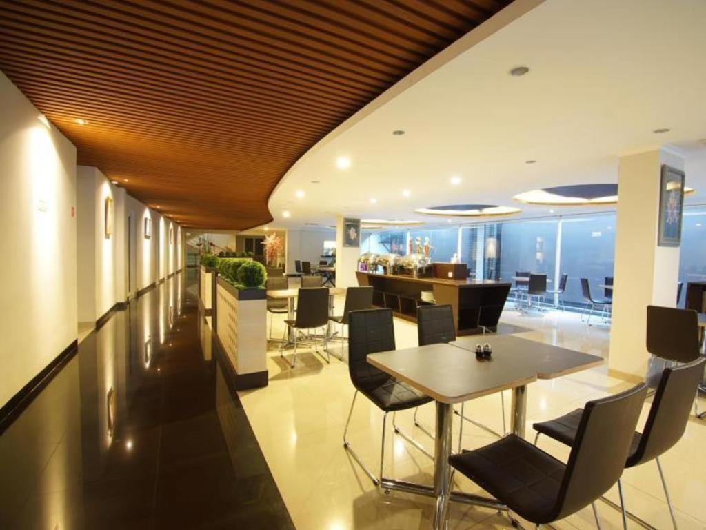 Raffleshom Hotel Bandung Dış mekan fotoğraf