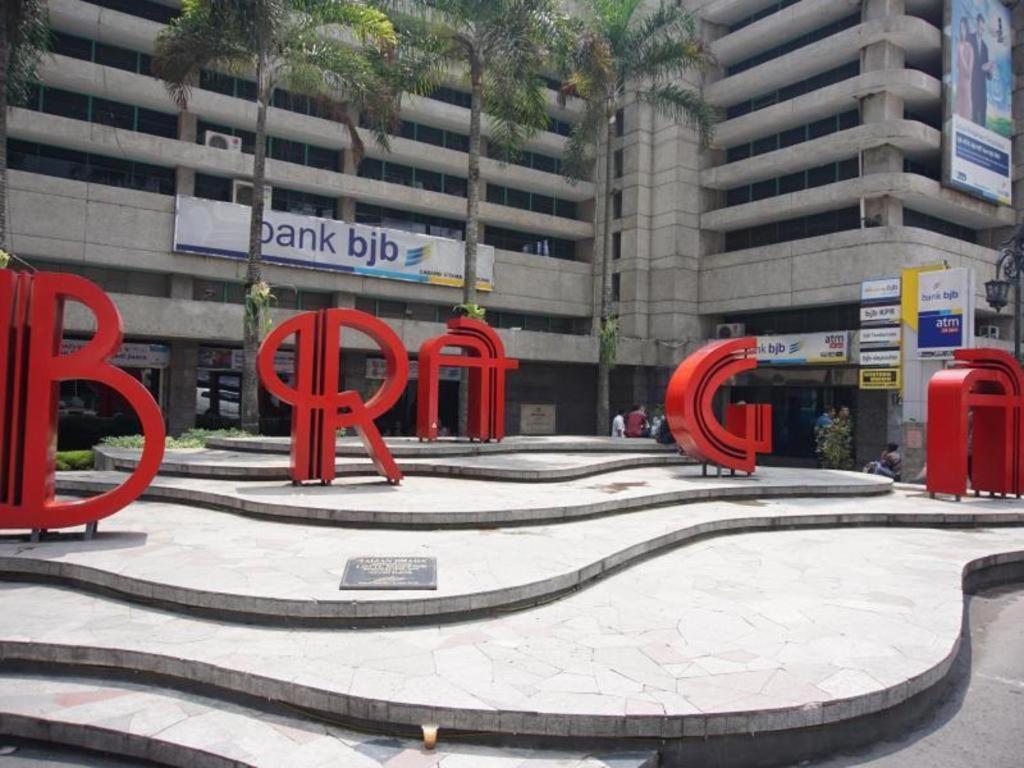 Raffleshom Hotel Bandung Dış mekan fotoğraf