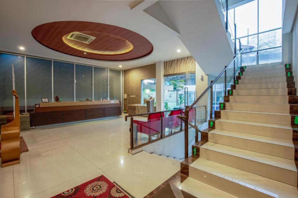 Raffleshom Hotel Bandung Dış mekan fotoğraf