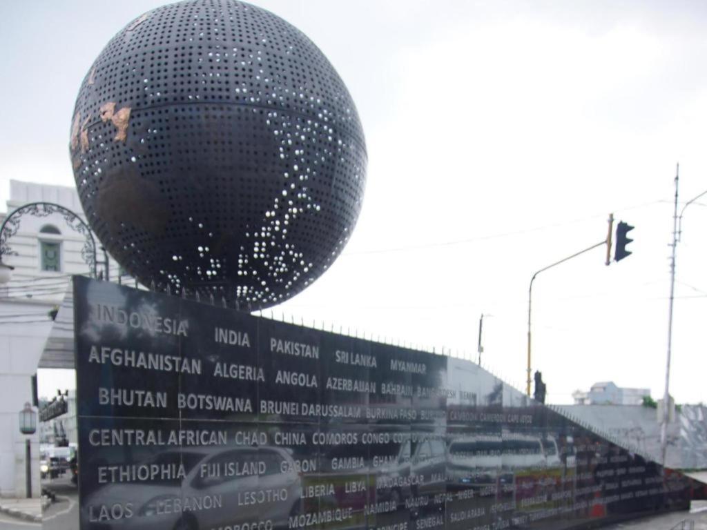 Raffleshom Hotel Bandung Dış mekan fotoğraf