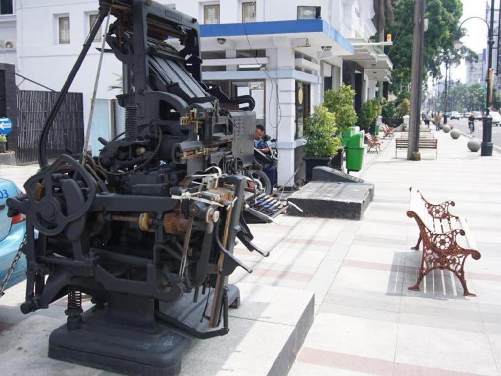 Raffleshom Hotel Bandung Dış mekan fotoğraf