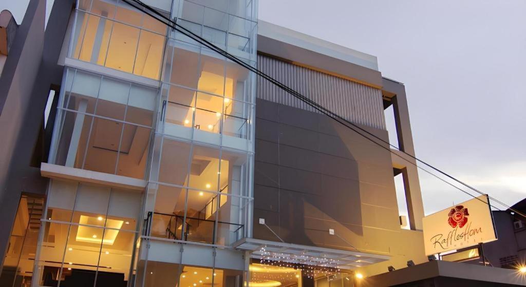 Raffleshom Hotel Bandung Dış mekan fotoğraf